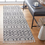 Safavieh Montauk 2'-3" x 7'-0" Rug in Black / Beige