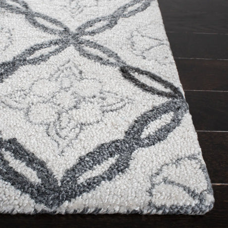 Safavieh Marquee 4'-0" x 6'-0" Rug in Ivory / Grey