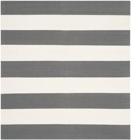 Safavieh Montauk 3'-0" x 3'-0" Rug in Grey / Ivory