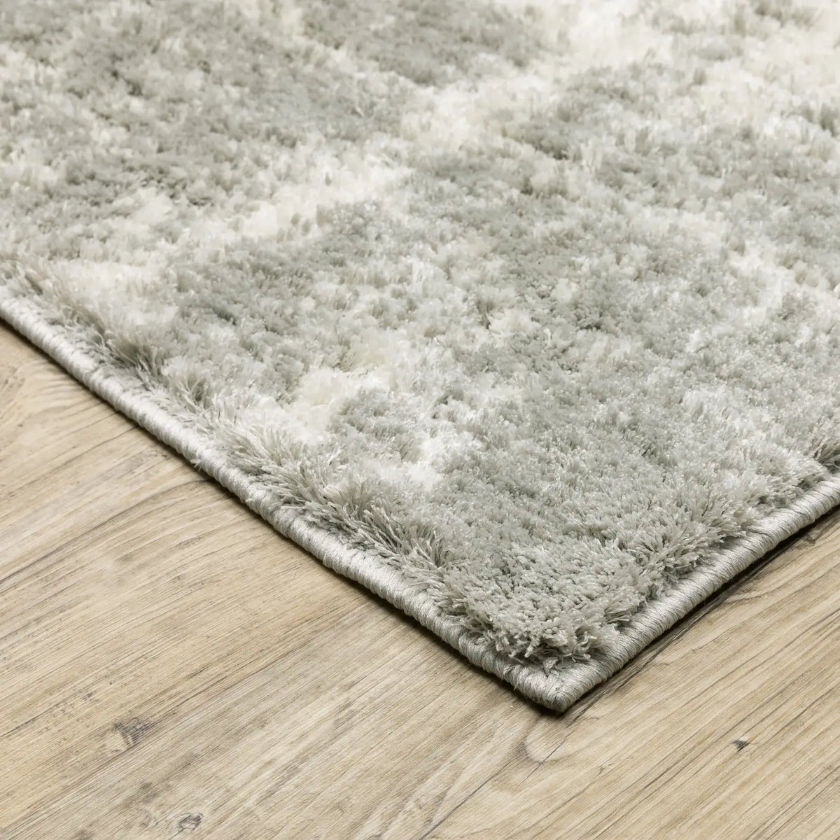 Oriental Weavers Verona 142E6 Grey/ Ivory Rug - corner detail