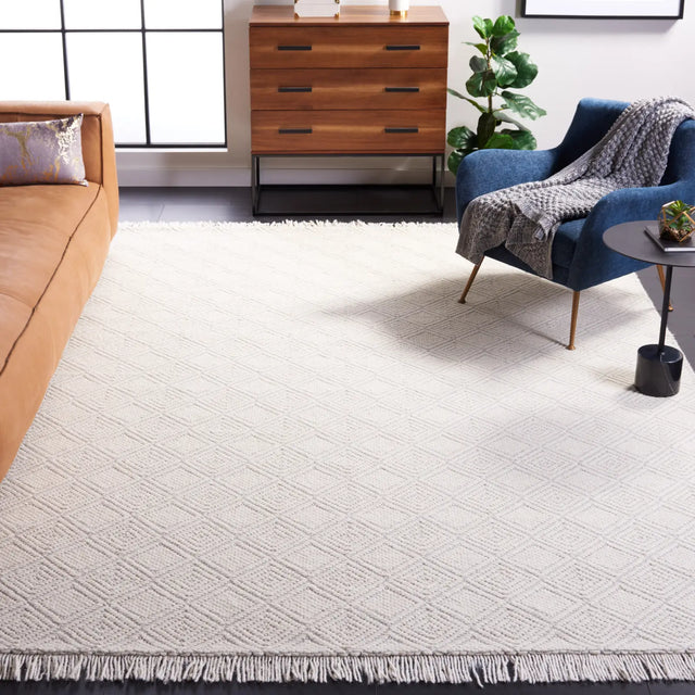 Safavieh Marbella 6'-0" x 9'-0" Rug in Ivory