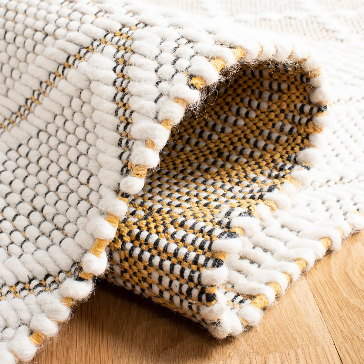 Safavieh Natura 4'-0" x 6'-0" Rug in Ivory / Yellow