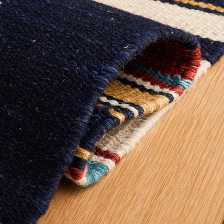 Safavieh Kilim 4'-0" x 6'-0" Rug in Ivory / Rust