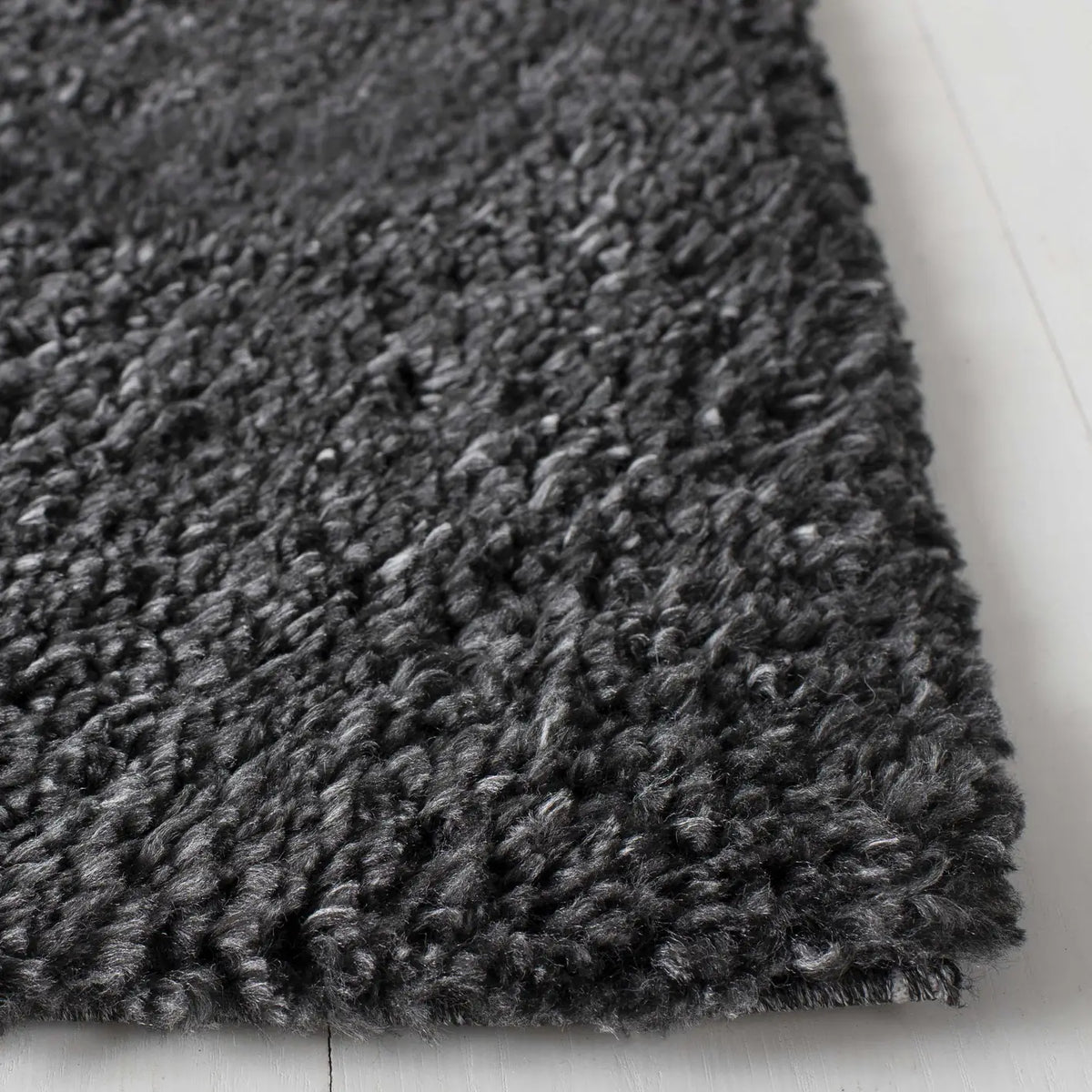 Safavieh August Shag 900 4'-0" x 6'-0" Rug in Charcoal