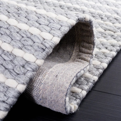 Safavieh Marbella 4'-0" x 6'-0" Rug in Grey / Ivory