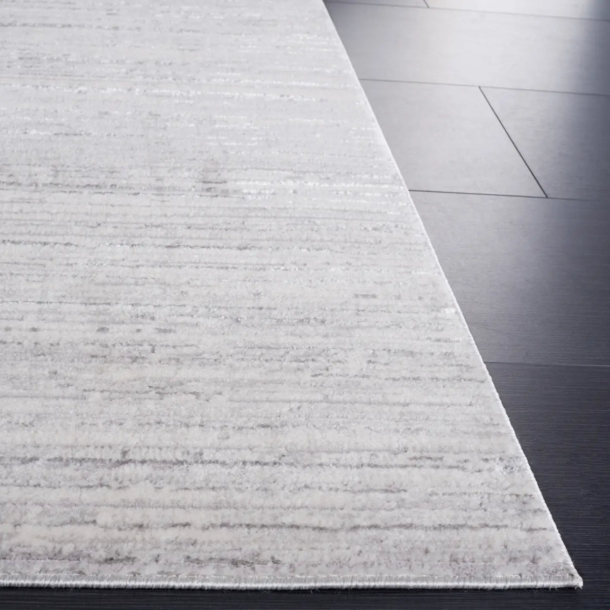Safavieh Hanna 4'-0" x 6'-0" Rug in Ivory / Light Grey