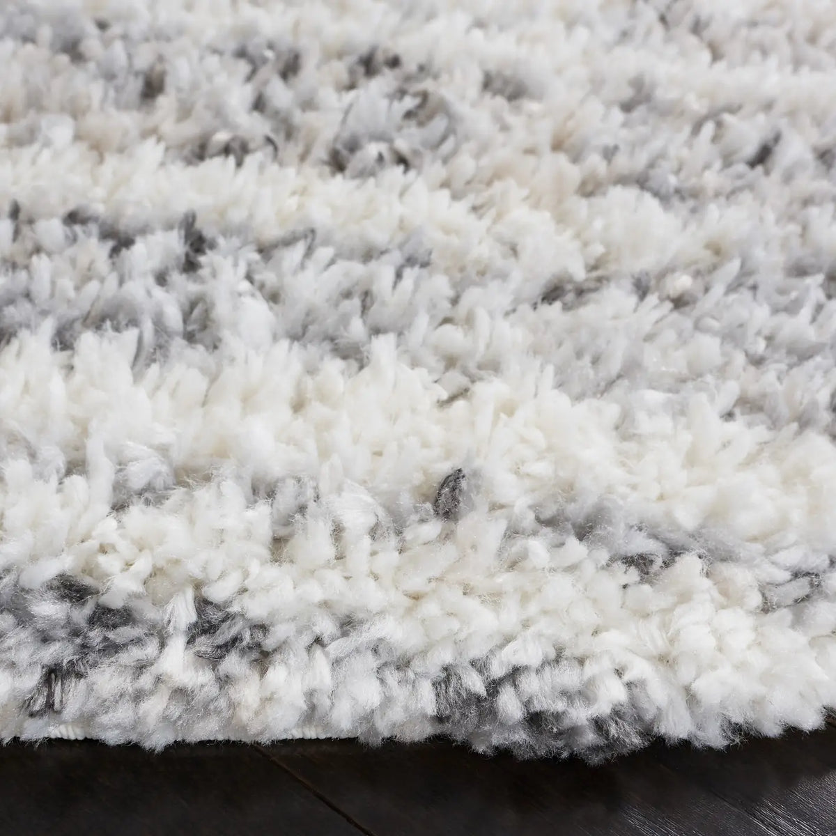 Safavieh Berber Shag 6'-7" x 6'-7" Rug in Ivory / Grey