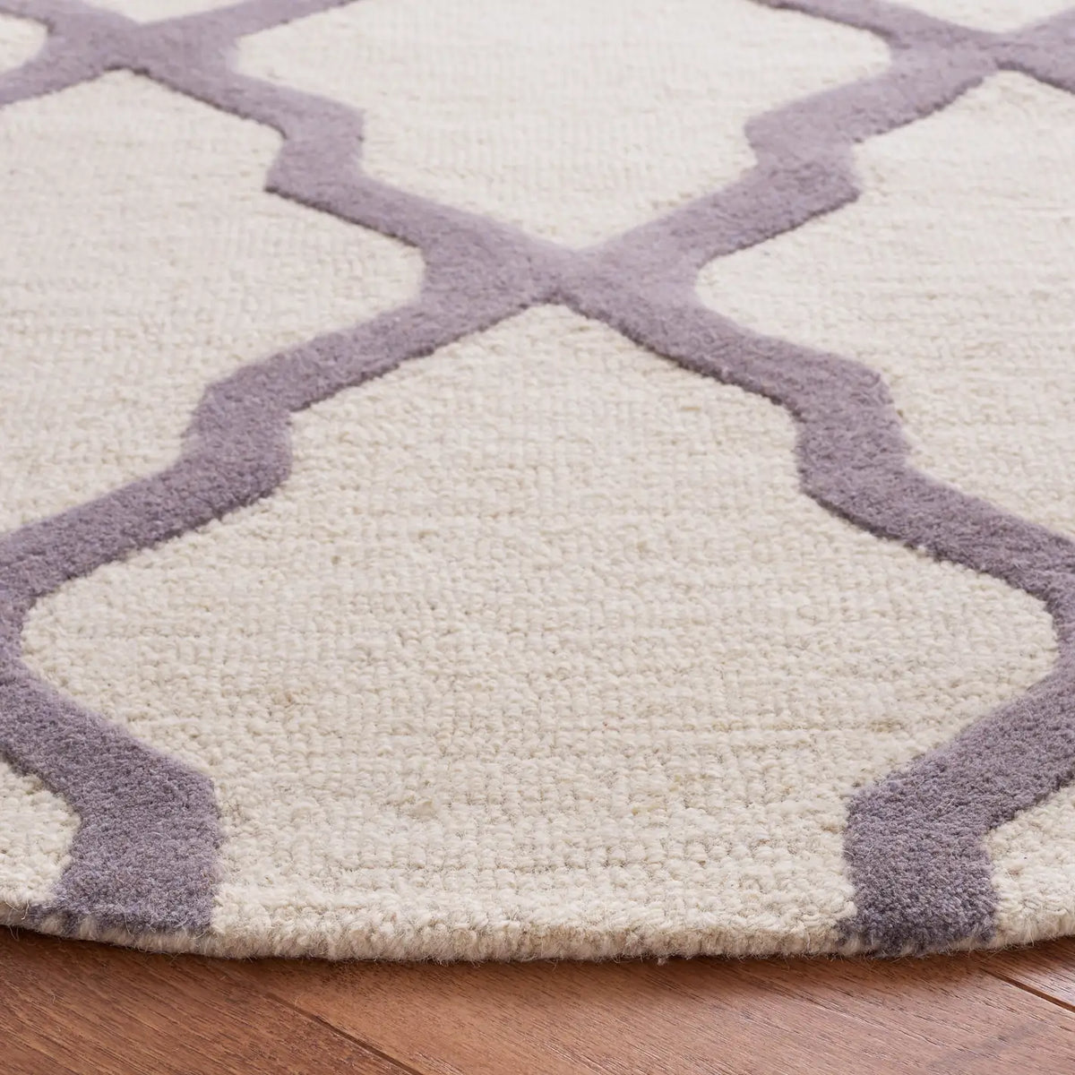 Safavieh Cambridge 6'-0" x 6'-0" Rug in Ivory / Silver
