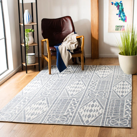 Safavieh Marbella 4'-0" x 6'-0" Rug in Blue / Ivory