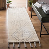 Safavieh Casablanca 2'-3" x 8'-0" Rug in Ivory / Silver