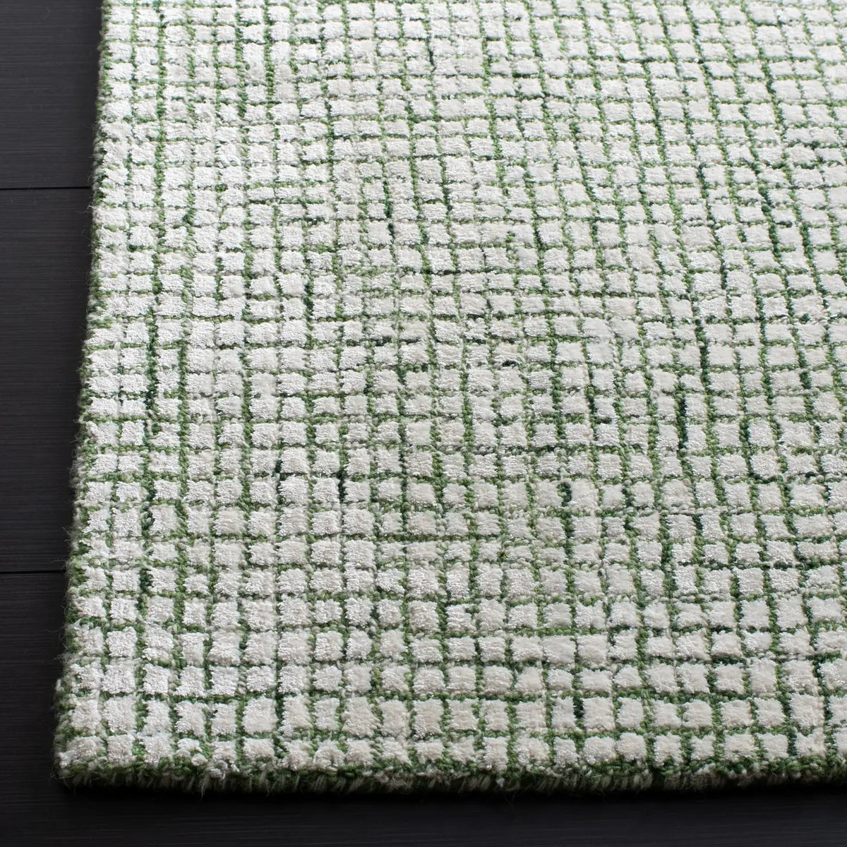 Safavieh Abstract 4'-0" x 6'-0" Rug in Ivory / Green