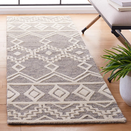 Safavieh Abstract 2'-3" x 8'-0" Rug in Grey / Ivory