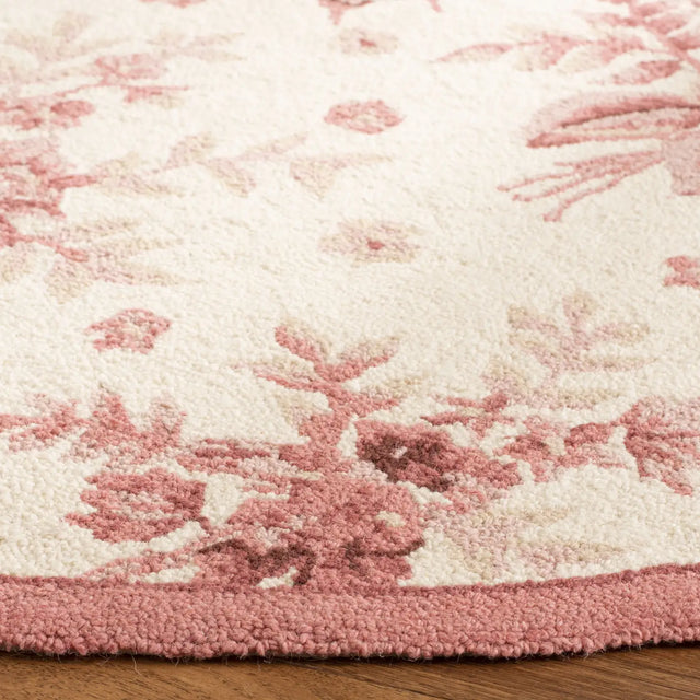 Safavieh Chelsea 5'-6" x 5'-6" Rug in Ivory / Rose