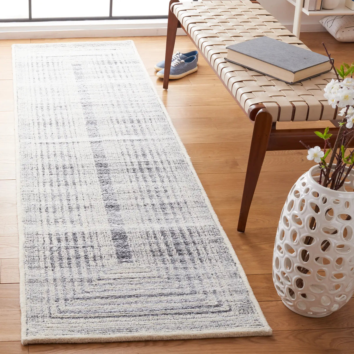 Safavieh Metro 2'-3" x 8'-0" Rug in Light Grey / Ivory