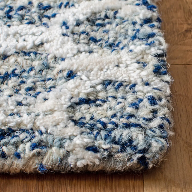 Safavieh Glamour 4'-0" x 6'-0" Rug in Blue / Ivory