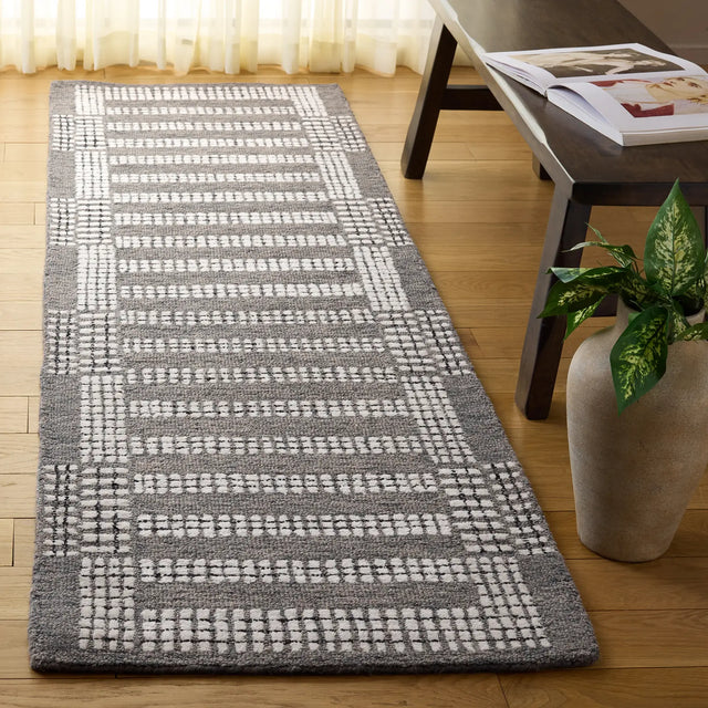 Safavieh Pine 2'-3" x 8'-0" Rug in Grey / Ivory