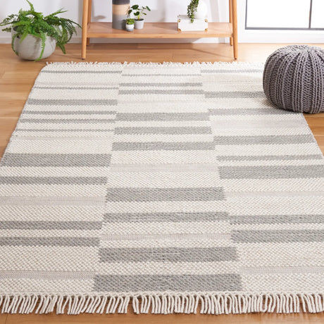 Safavieh Natura 4'-0" x 6'-0" Rug in Ivory / Grey