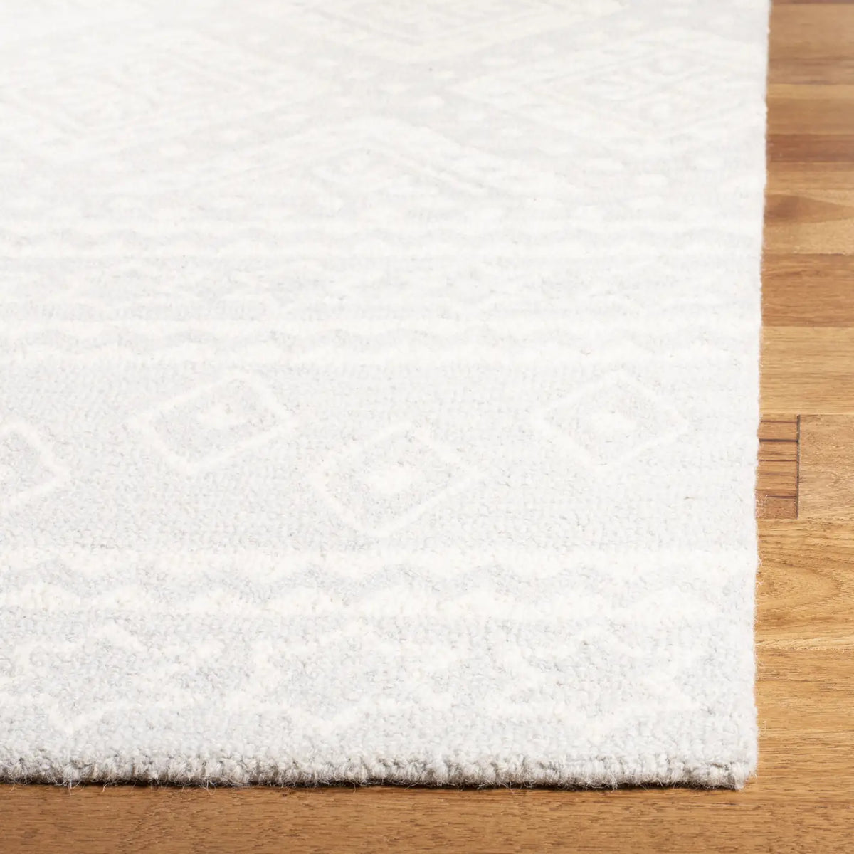 Safavieh Micro-Loop 4'-0" x 6'-0" Rug in Grey / Ivory