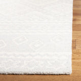 Safavieh Micro-Loop 4'-0" x 6'-0" Rug in Grey / Ivory