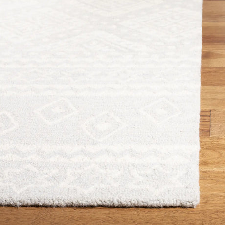 Safavieh Micro-Loop 4'-0" x 6'-0" Rug in Grey / Ivory