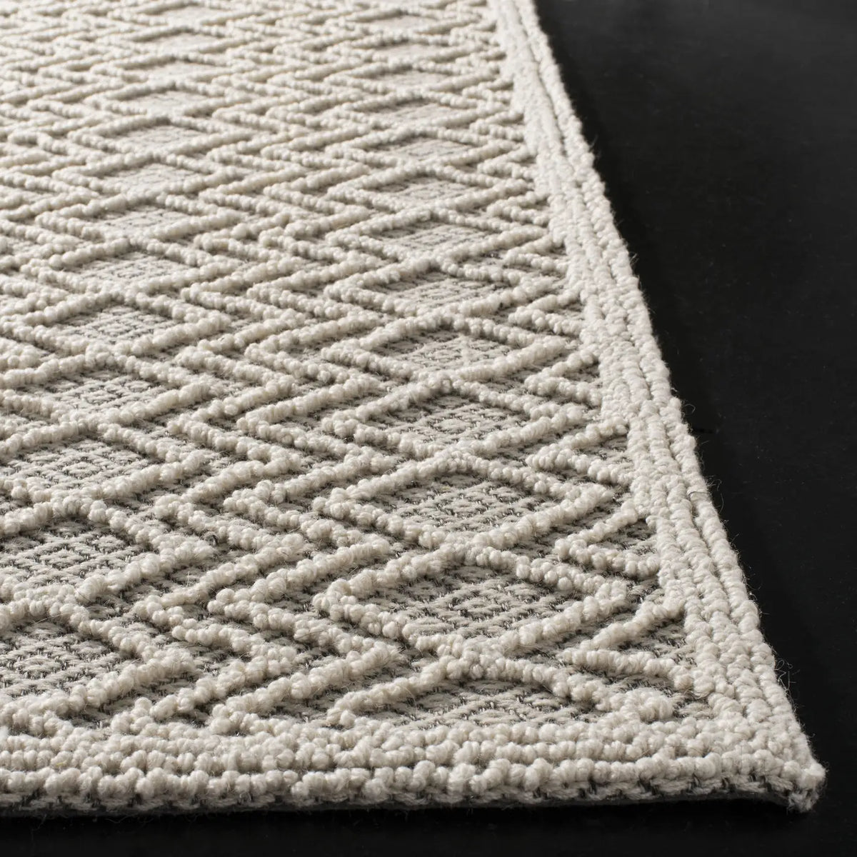 Safavieh Trace 4'-0" x 6'-0" Rug in Grey / Black