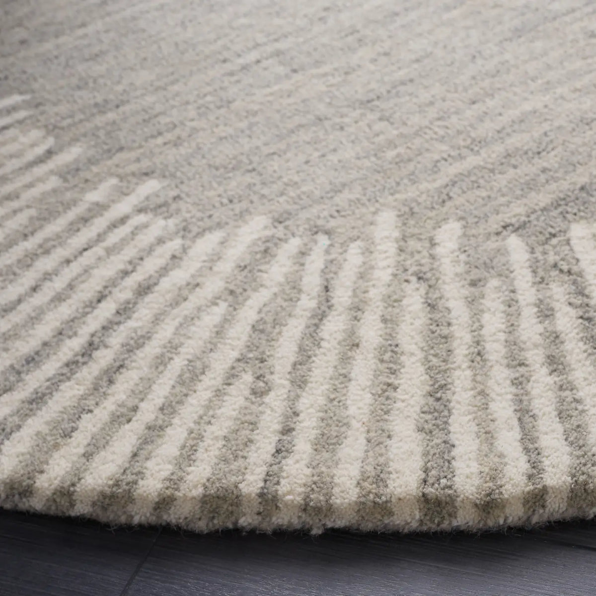 Safavieh Fifth Avenue 5'-0" x 5'-0" Rug in Grey / Ivory