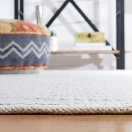 Safavieh Vermont 4'-0" x 6'-0" Rug in Navy