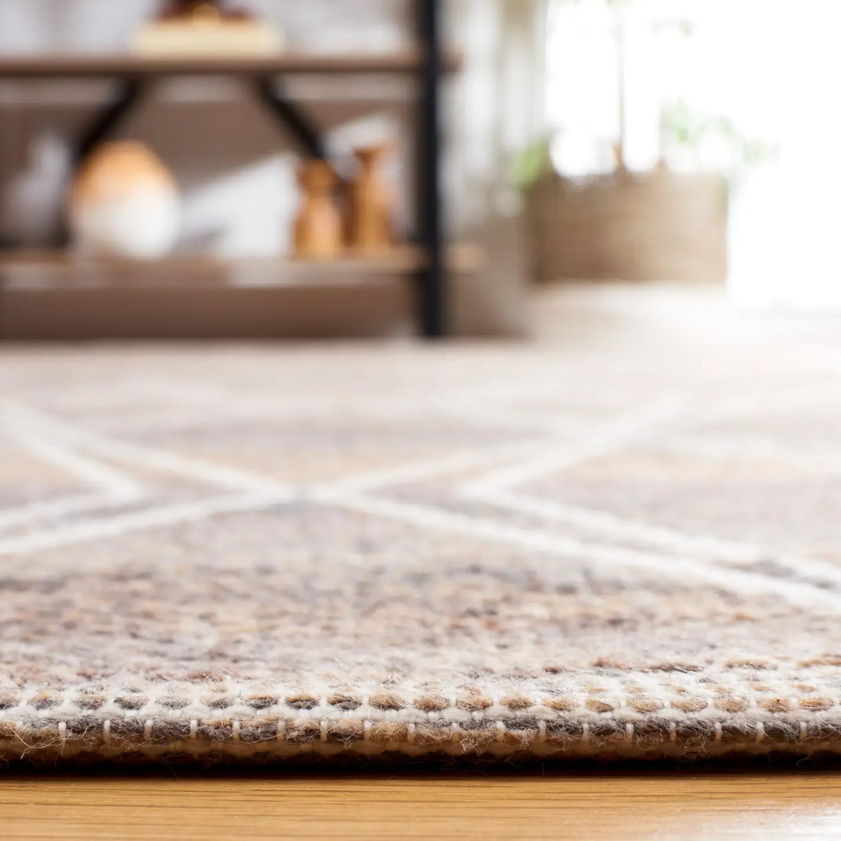 Safavieh Kilim 4'-0" x 6'-0" Rug in Brown / Grey