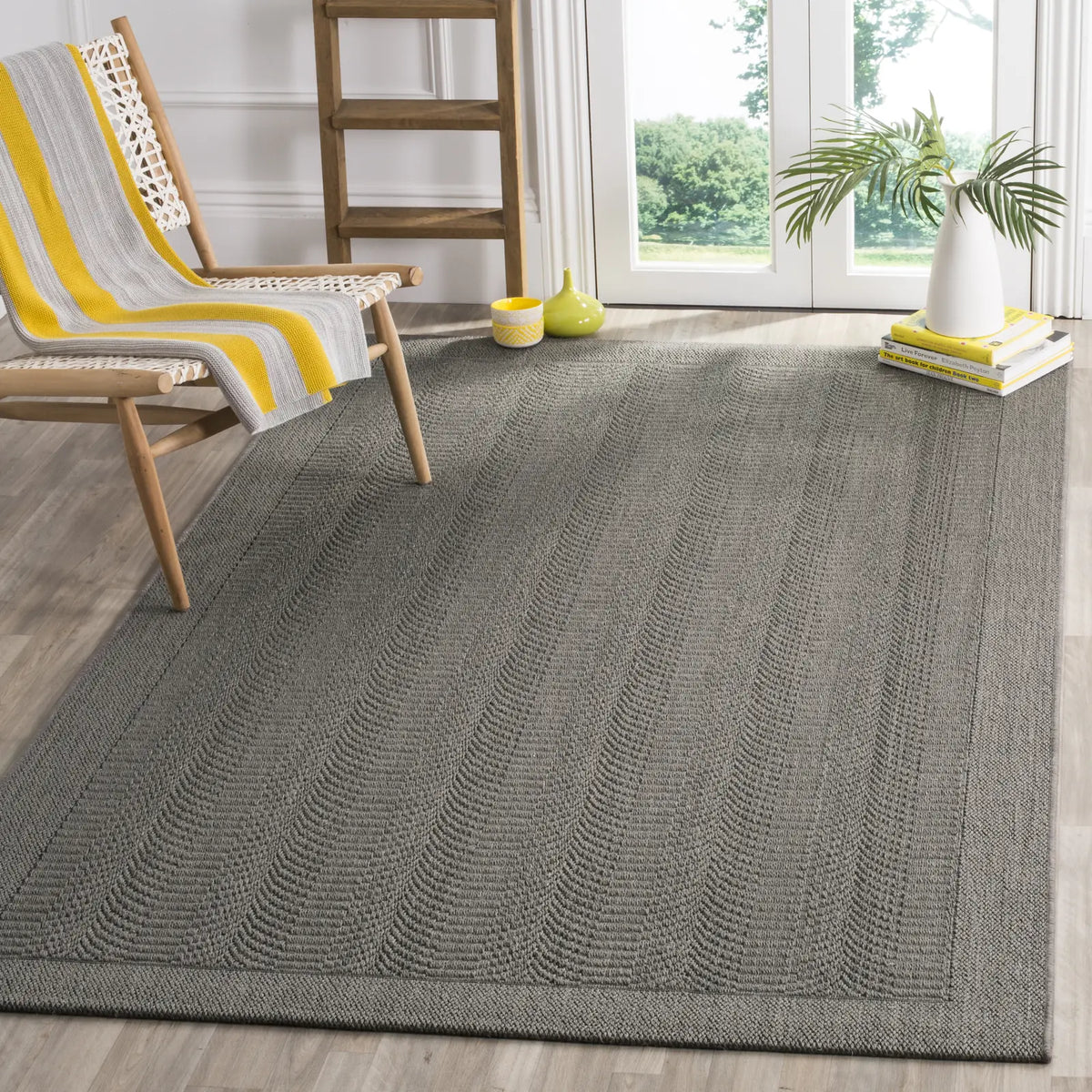 Safavieh Palm Beach 4'-0" x 6'-0" Rug in Ash