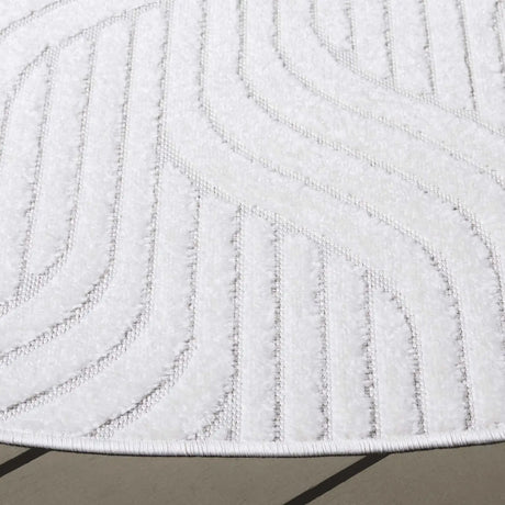 Safavieh Stella 6'-7" x 6'-7" Rug in Ivory
