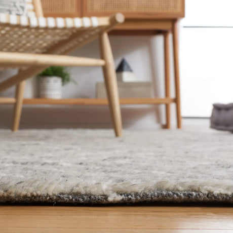 Safavieh Kenya 4'-0" x 6'-0" Rug in Grey / Ivory