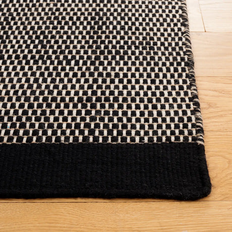 Safavieh Vermont 4'-0" x 6'-0" Rug in Black