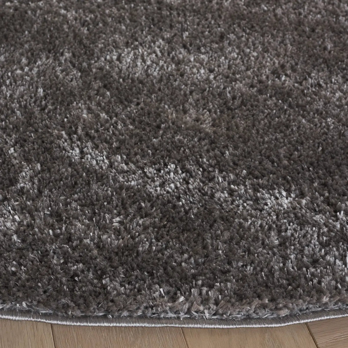 Safavieh Penelope Shag 6'-7" x 6'-7" Rug in Grey