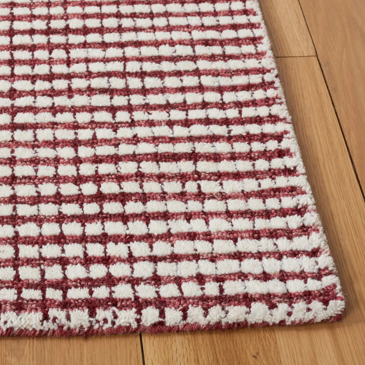 Safavieh Abstract 4'-0" x 6'-0" Rug in Red / Ivory