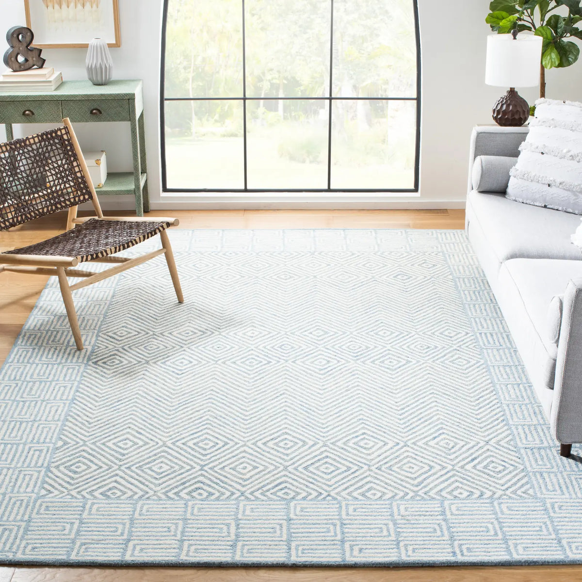 Safavieh Roslyn 6'-0" x 9'-0" Rug in Light Blue / Ivory