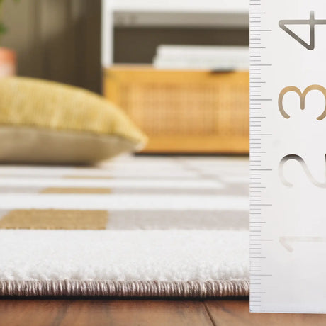 Safavieh Groove 4'-0" x 6'-0" Rug in Ivory / Gold