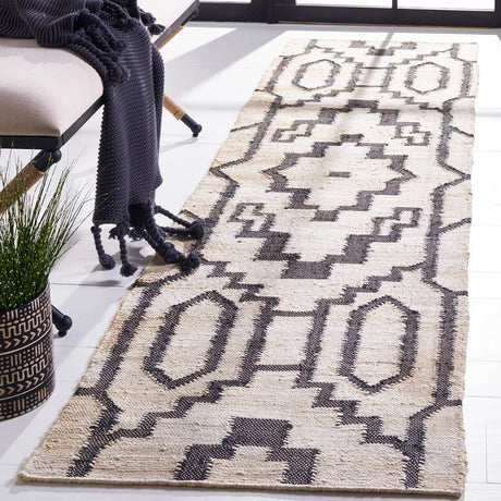 Safavieh Natural Fiber 2'-3" x 9'-0" Rug in Ivory / Black