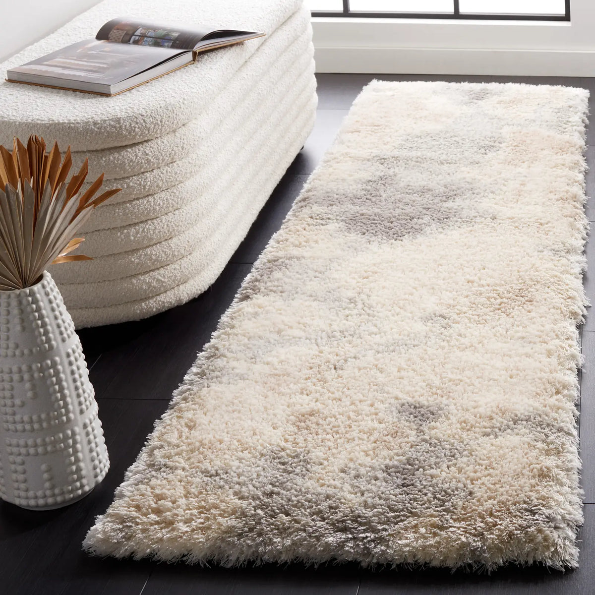Safavieh Cloud Shag 2'-3" x 8'-0" Rug in Ivory / Grey