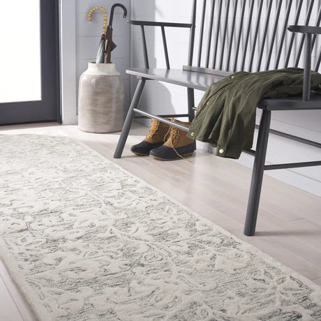 Safavieh Martha Stewart 2'-3" x 9'-0" Rug in Grey / Ivory