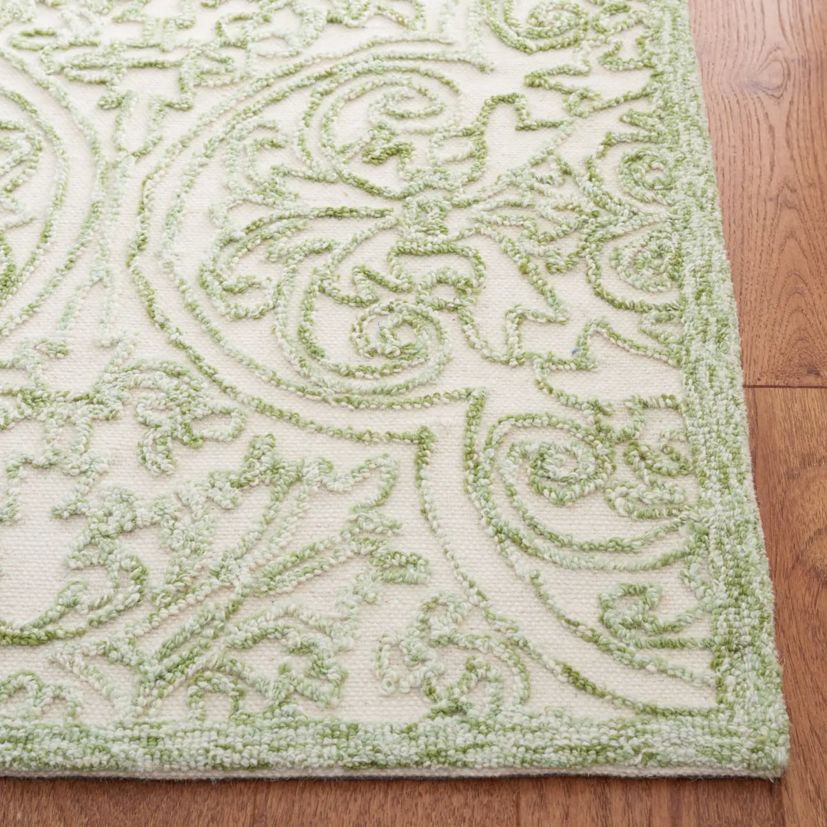 Safavieh Trace 4'-0" x 6'-0" Rug in Ivory / Green
