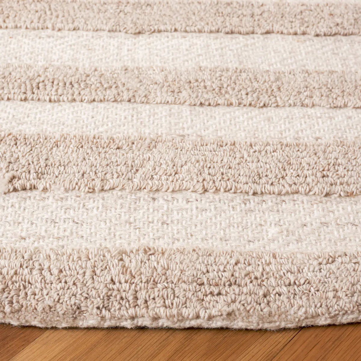 Safavieh Southampton 6'-0" x 6'-0" Rug in Beige