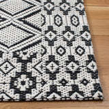 Safavieh Marbella 4'-0" x 6'-0" Rug in Ivory / Black