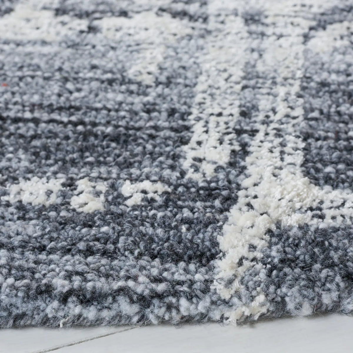 Safavieh Soho 6'-0" x 6'-0" Rug in Grey / Ivory