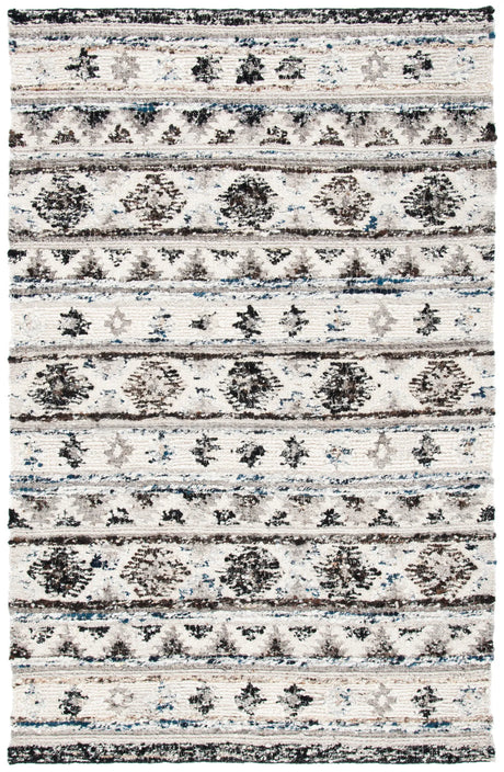 Safavieh Manhattan 4'-0" x 6'-0" Rug in Ivory / Black