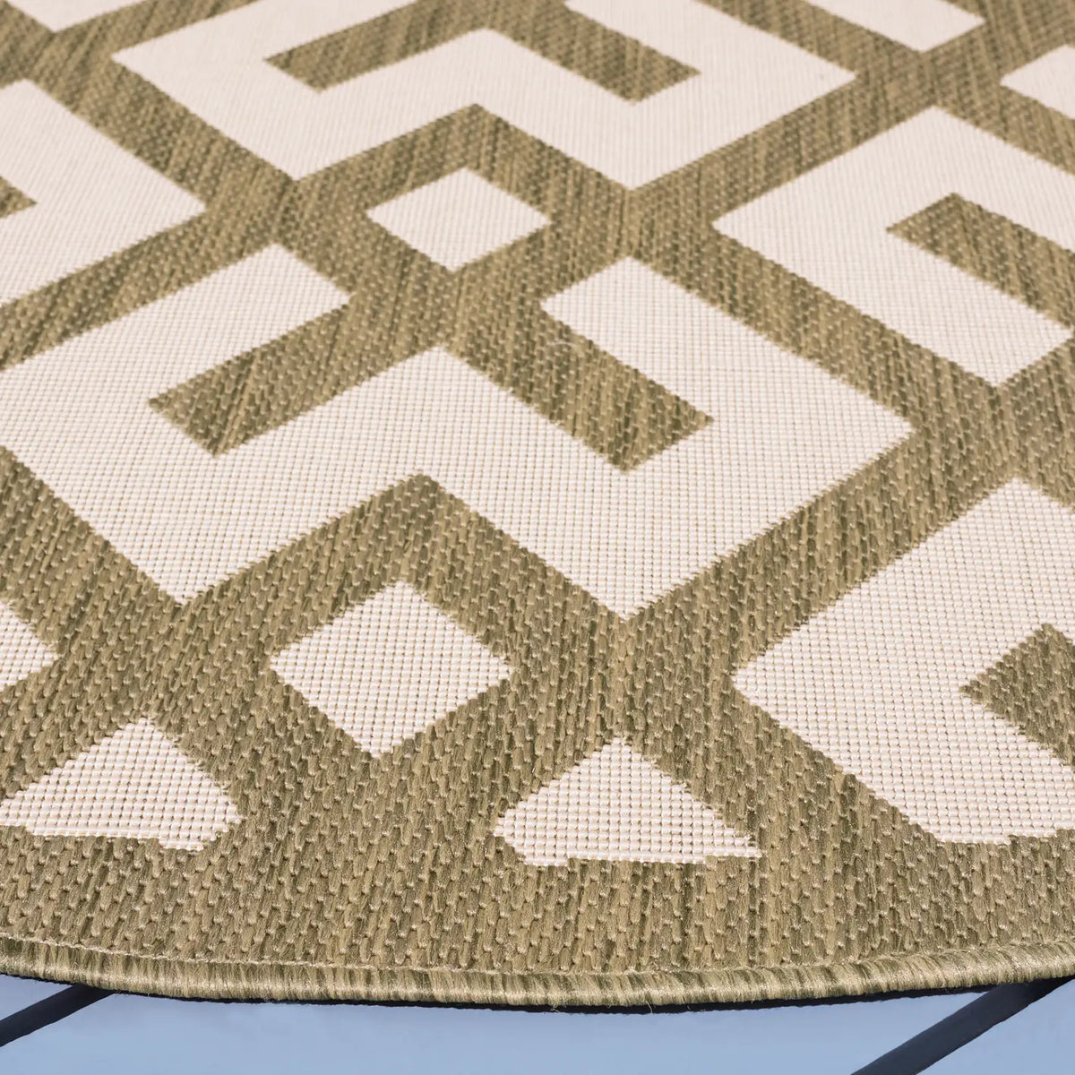 Safavieh Courtyard 6'-7" x 6'-7" Rug in Beige / Green