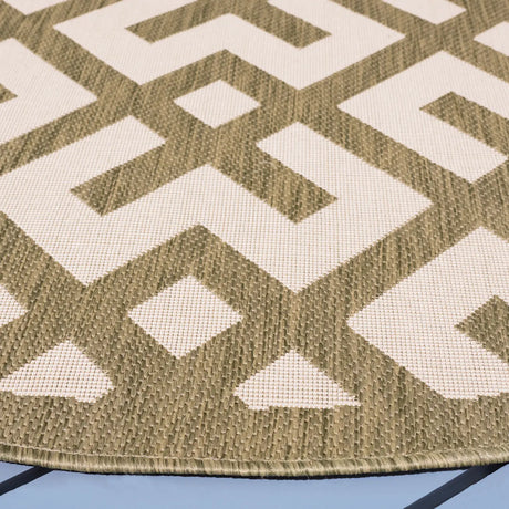 Safavieh Courtyard 6'-7" x 6'-7" Rug in Beige / Green
