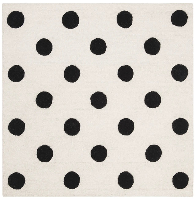 Safavieh Safavieh Kids 5'-0" x 5'-0" Rug in Ivory / Black