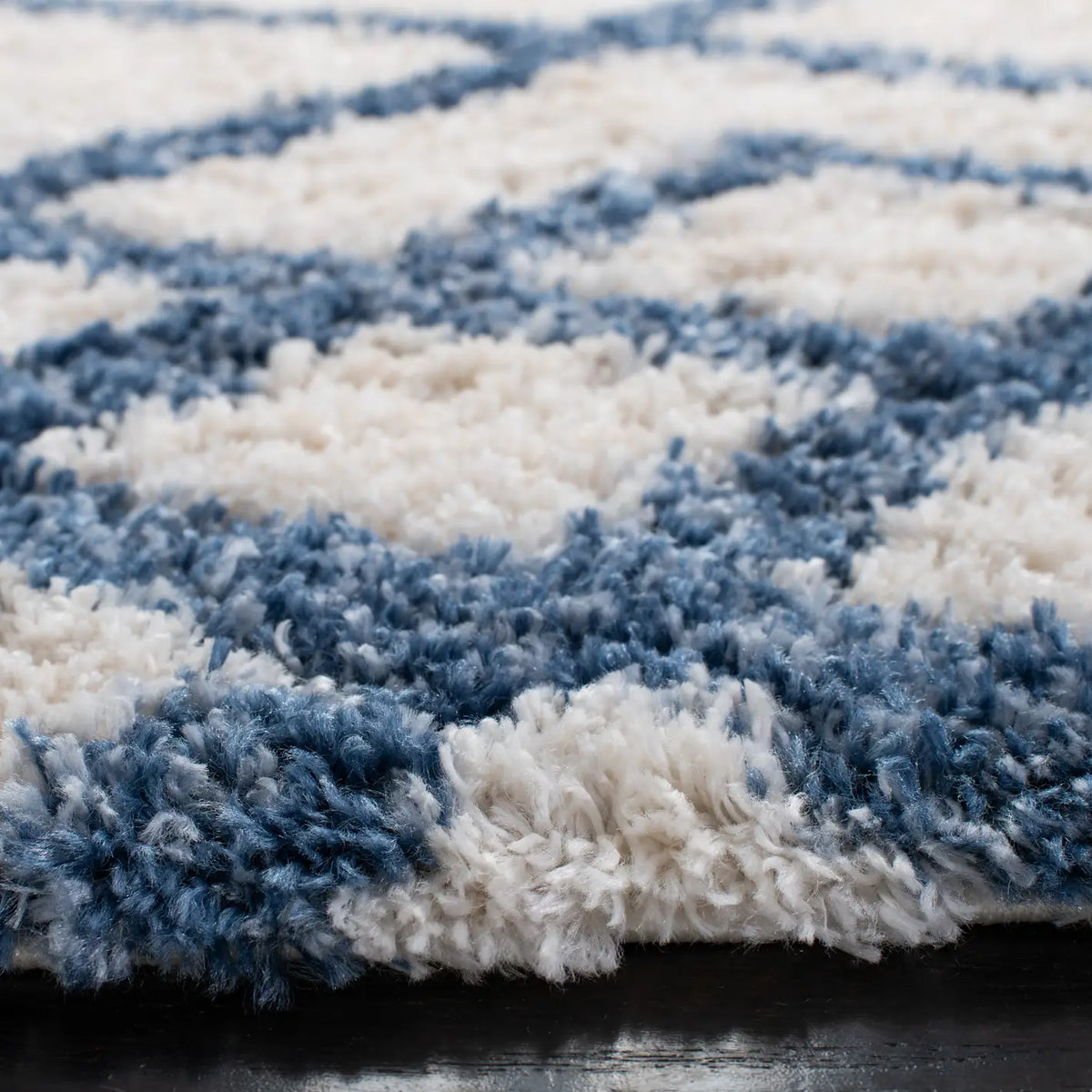 Safavieh Berber Shag 200 6'-7" x 6'-7" Rug in Ivory / Blue