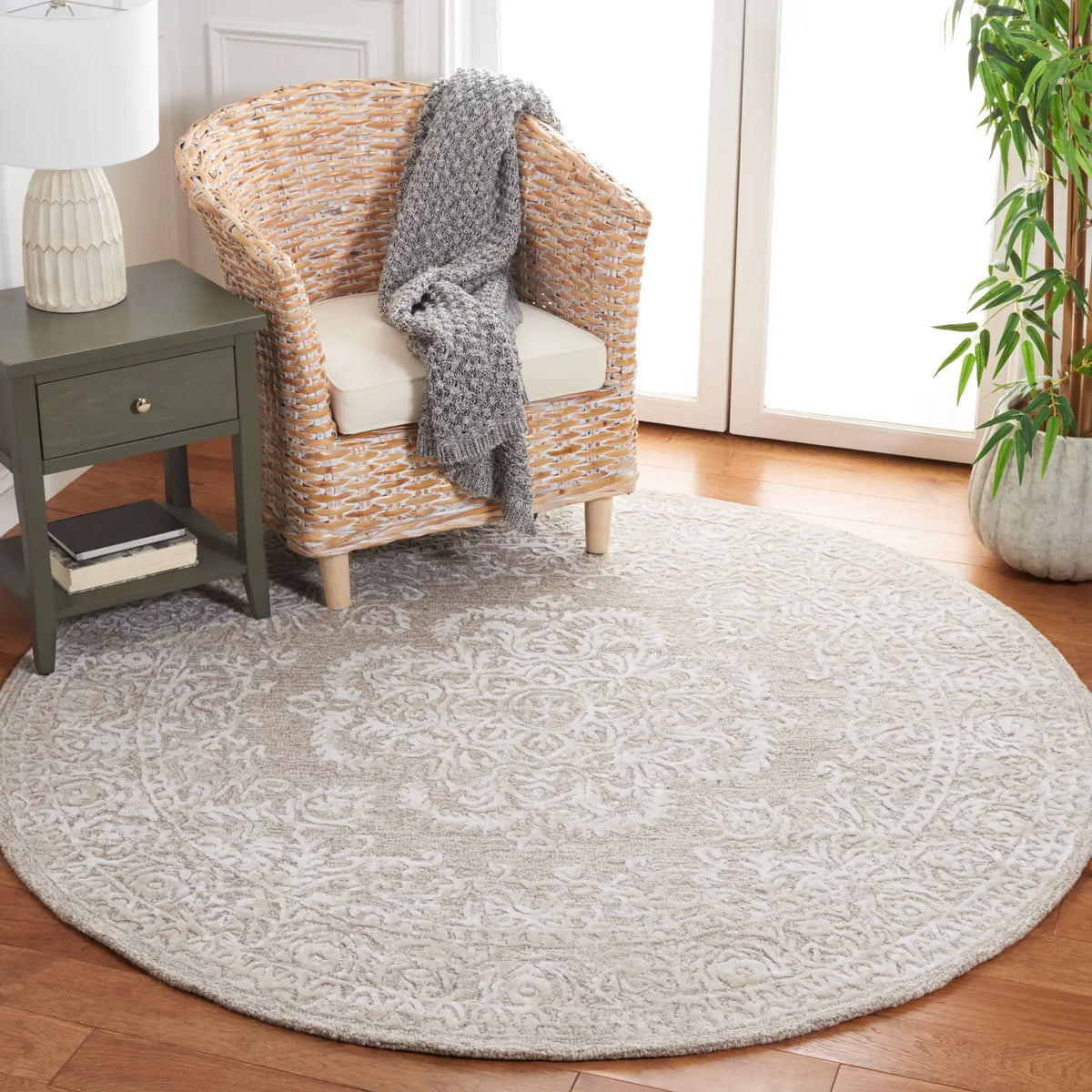 Safavieh Precious 6'-0" x 6'-0" Rug in Beige / Ivory