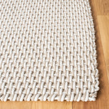 Safavieh Salem 4'-0" x 6'-0" Rug in Beige / Ivory